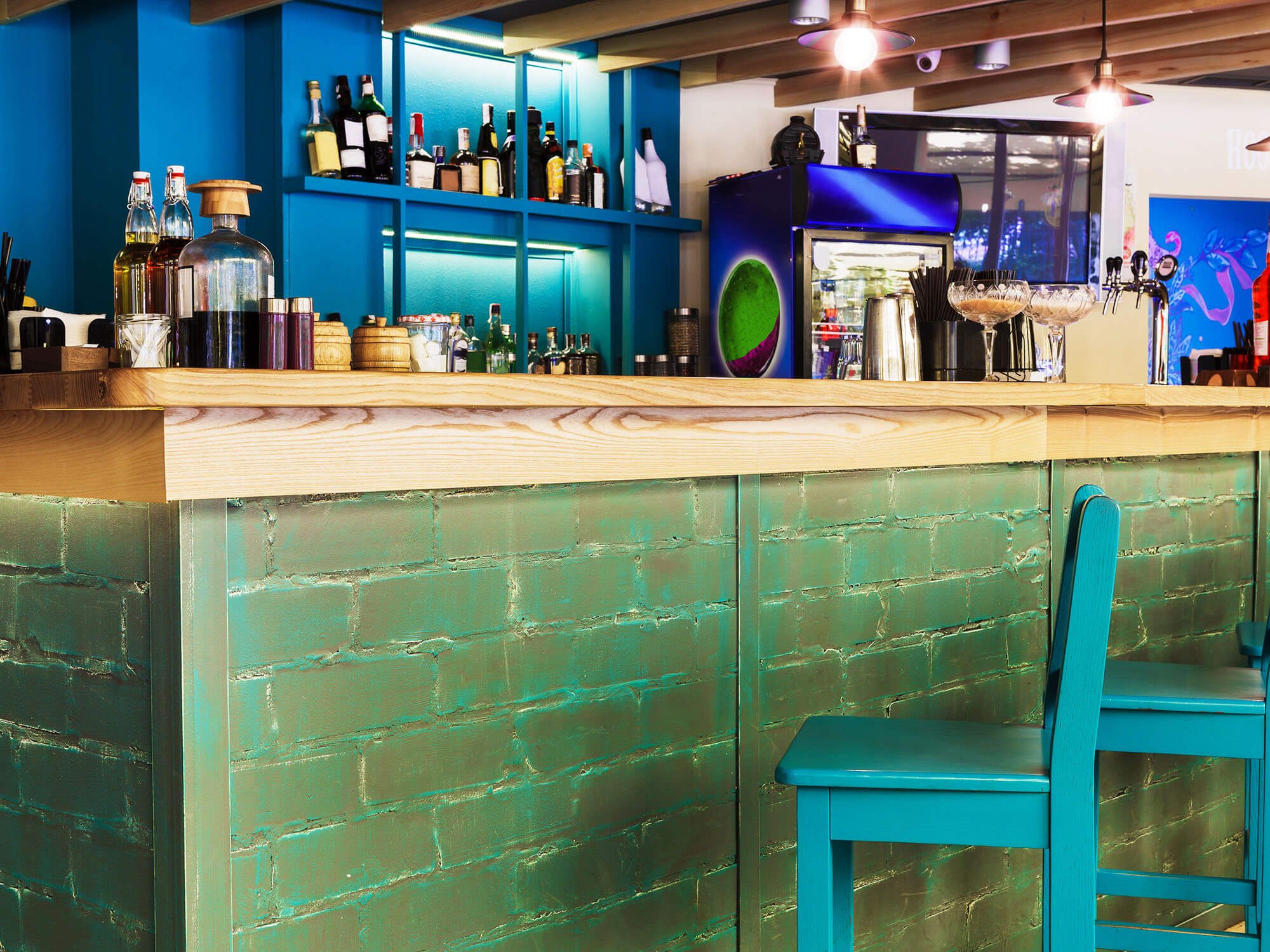 Read more about the article Create A Bar At The End Of Your Garden And Wow Your Friends